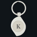 Grau personalisiert Mit Monogramm Schlüsselanhänger<br><div class="desc">Dieser niedliche Schlüsselanhänger mit einem originalen Design in stylischen Grautönen. Jetzt anpassen,  um Ihr erstes Monogramm hinzuzufügen.</div>
