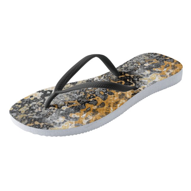 Grau und Gold Abstrakt Flip Flops (Schrägansicht)