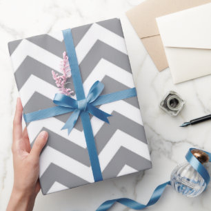Grau & Weiß Dickes Chevron-Hochzeits-Geburtstags-V Geschenkpapier