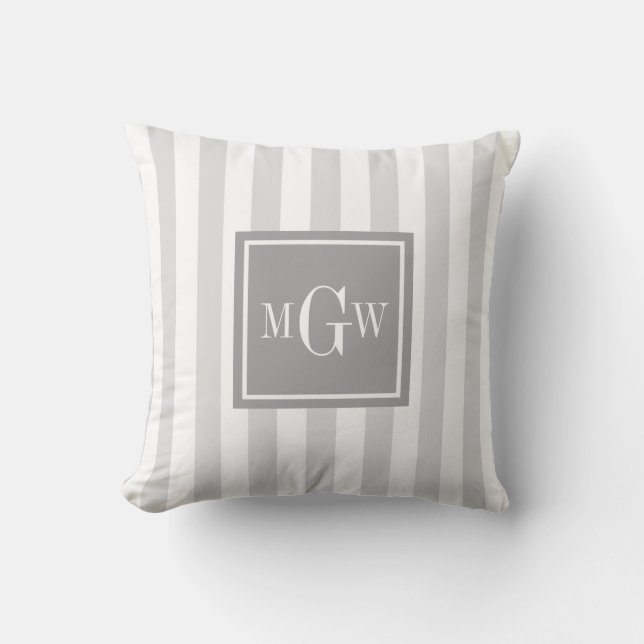 Grau-weißer Streifen Grau-Quadrat 3 Monogramm Kissen (Vorderseite)