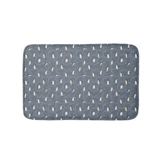 Graue Bad-Matte mit niedlichen kleinen Penguins Badematte