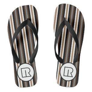 Graue, braune und schwarze Streifen mit Monogramm Flip Flops