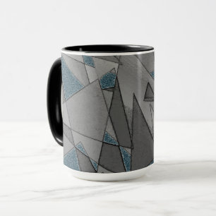 Graue Dreiecksausschnitte mit groben dunkelblauen Tasse