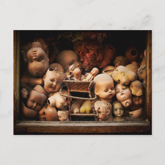 graue, enttäuschte Puppenköpfe Postkarte (Vorderseite)