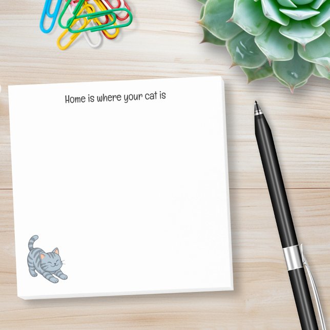 Graue getigerte Katze mit individuellem Text beim  Post-it Klebezettel (Von Creator hochgeladen)