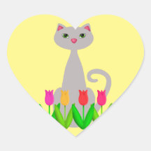Graue Katze in Frühlingsblumen