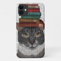 Graue Katze mit Büchern auf Kopf
