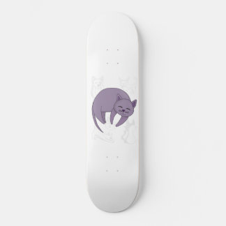 Graue Katze schlafend und Kätzchen-Gekritzel Bettw Skateboard