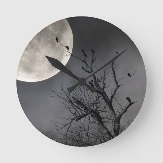 Graue Nacht und Krähen Runde Wanduhr (Vorderseite)