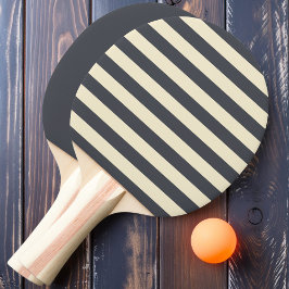 Graue Polo-Streifen und massiv Tischtennis Schläger