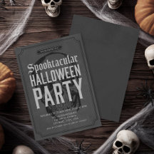 Graue Schädel Spooktacular Halloween-Party Einladu