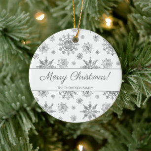 Graue Schneeflocken und gebräuchlicher Familiennam Keramik Ornament