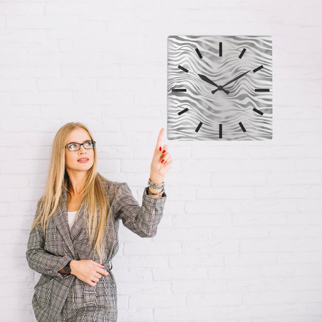 Graue Silber Graphit Animal Skin Abstrakt Quadratische Wanduhr (Gray Silver Graphite Animal Skin Black Abstract Square Wall Clock)