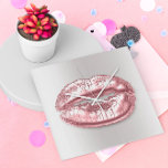 Graue Silber Kiss Lips Rosa Gold Makeup Artist Quadratische Wanduhr<br><div class="desc">Einzigartig minimalistisch und dekorativ Sie können die Form und Farbe der Hand ändern. florenceK Design</div>