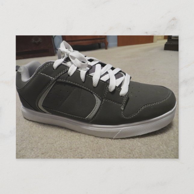 Graue Skateboardschuh Postkarte (Vorderseite)