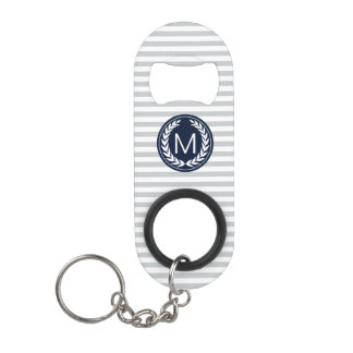 Graue u. weiße Streifen mit Marine-Monogramm Schlüsselanhänger Flaschenöffner
