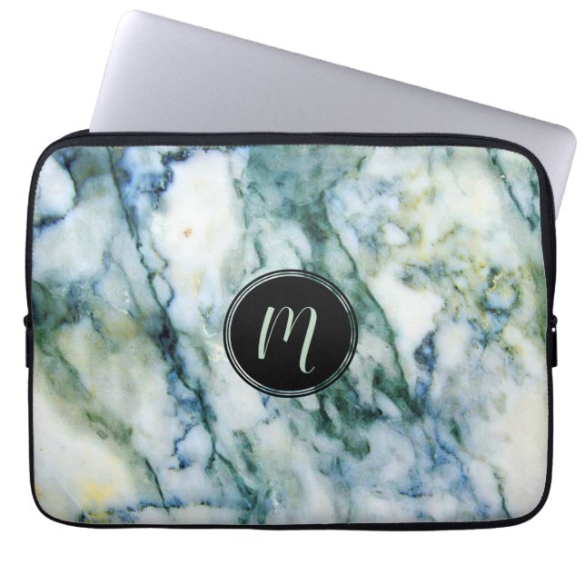 Graue und blaugrüne Imitate Marmorstone Monogramm Laptopschutzhülle (Vorderseite)