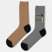 Graue und braune Kaffeesocken