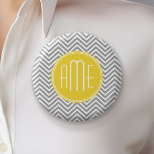 Graue und gelbe Chevronen Custom Monogram Button