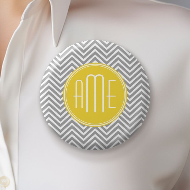 Graue und gelbe Chevronen Custom Monogram Button (Custom Button)