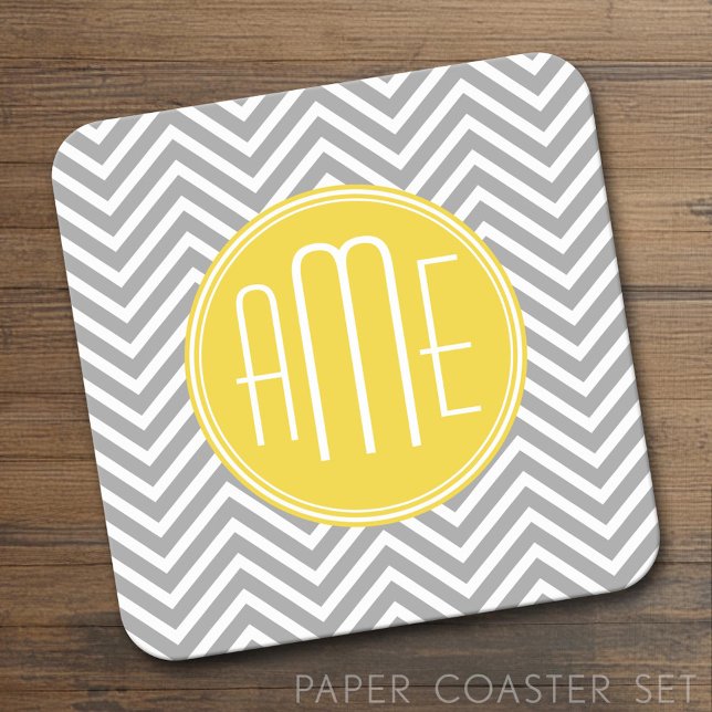 Graue und gelbe Chevronen Custom Monogram Rechteckiger Pappuntersetzer (Custom Coaster Set)