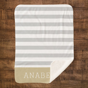 Graue und goldene Streifen Monogramm   Farben anpa Sherpadecke
