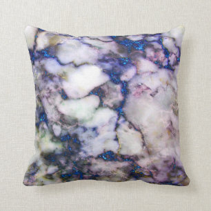 Graue und rosa Marmorsteine und blauer Glitzer Kissen
