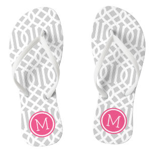 Graue und rosa Trellis Monogramm Flip Flops
