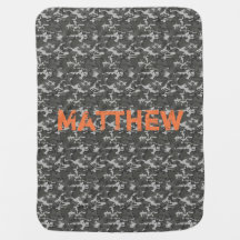 Graue und schwarze Camouflage-Baby-Decke mit Namen