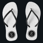 Graue und schwarze griechische Schlüsselmonogramm Flip Flops<br><div class="desc">Maßgeschneiderte,  bedruckte Flop-Sandalen mit einem stilvollen,  modernen griechischen Schlüsselmuster und einem eigenen Monogramm oder einem anderen Text in einem Kreisrahmen. Klicken Sie auf Anpassen,  um Schriftart und Farben zu ändern oder eigene Bilder hinzuzufügen,  um ein einzigartiges Design zu erstellen!</div>