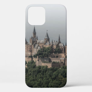 GRAUE UND WEISSE BURG AUF HÜGELN Case-Mate iPhone HÜLLE