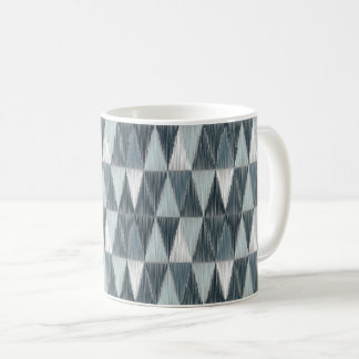 Graue und weiße texturierte Dreiecke. Kaffeetasse