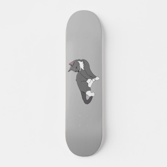 Graue und weiße Tuxedo Katze Skateboard (Vorne)