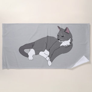 Graue und weiße Tuxedo Katze Strandtuch