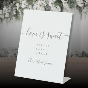 Graue Unterschrift Schrift Liebe ist süße Gunst Sockelschild