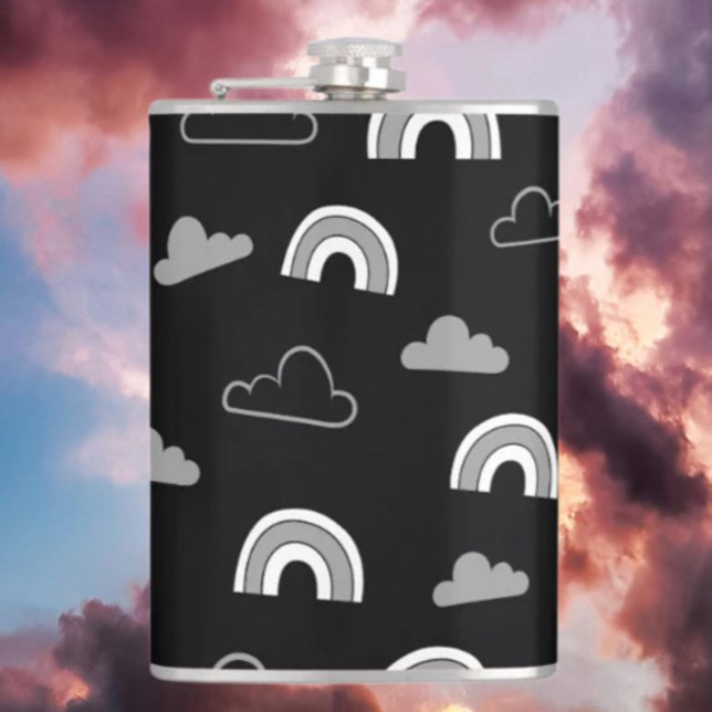 Graue Wolken und Regenbögen auf schwarzer Flasche Flachmann (Von Creator hochgeladen)