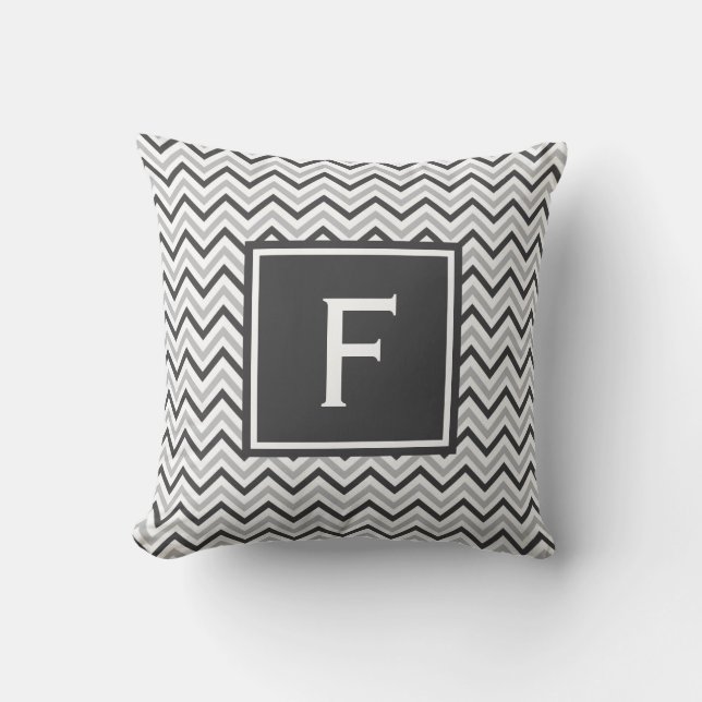 Graue Zickzack Monogramm Kissen (Vorderseite)