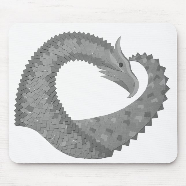 Grauer Herzdrache auf Weiß Mousepad (Vorne)