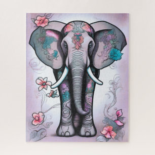 Grauer indischer Elefant mit Blume verziert