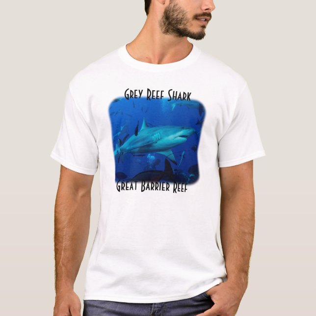 Grauer Riff-Haifisch auf dem Great Barrier Reef T-Shirt (Vorderseite)