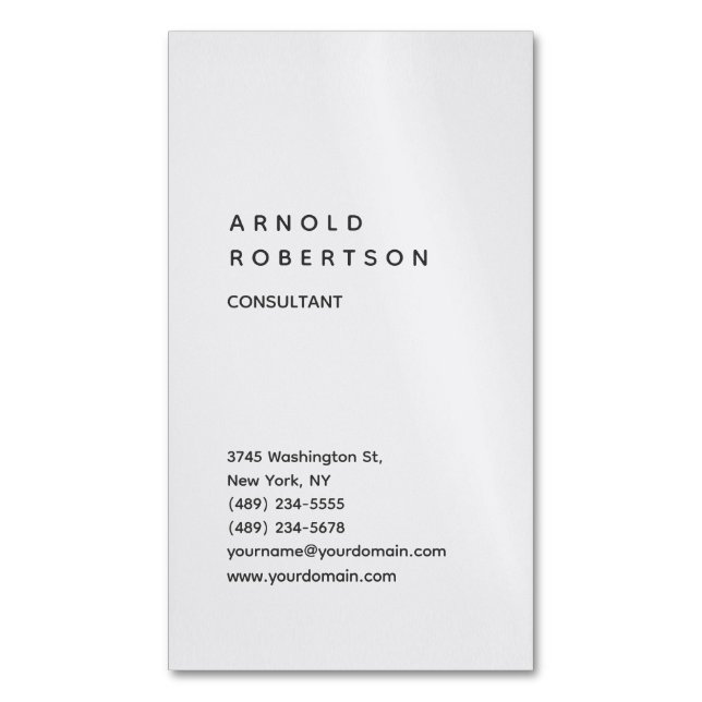 Grauer Trendy Consultant Minimalistisch Magnetische Visitenkarte (Vorderseite Vertikal)