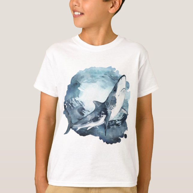 Grauer und weißer Hai im blauen Wasser T-Shirt (Vorderseite)