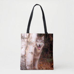 Grauer Wolf hinter einem Baum Tasche