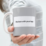 Graues Firmenlogo, rechteckig Kaffeetasse<br><div class="desc">Graue Hintergrundfarbe. Anpassen und Hinzufügen eines rechteckigen Firmenlogos, </div>