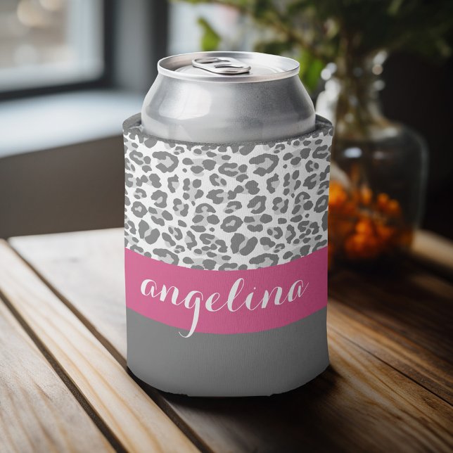 Graues Leopard-Druckmuster mit rosa Namen Dosenkühler (Celebrate with a personalized can cooler - add your name or monogram. Great party favor or gift)