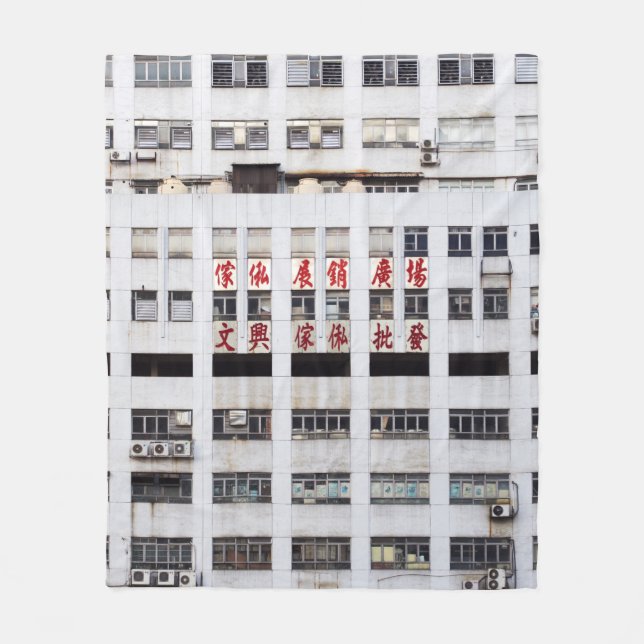 GRAUES MULTISTORY-GEBÄUDE MIT ROTEM ORIENTALISIERT FLEECEDECKE (Vorderseite)