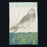 Graues Owl im Muster-Hintergrund Handtuch<br><div class="desc">Gefühl künstlerisch? Holen Sie sich dieses zeitgenössische zeichn einer grauen Eule auf einem Collage-inspiriert Hintergrund. Der farbenfrohe Hintergrund ist in Blau-,  Grau- und Grüntönen gehalten. Dieser Kunstdruck wird jedes Wohnzimmer,  Bad oder Schlafzimmer aufhellen.</div>