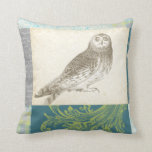 Graues Owl im Muster-Hintergrund Kissen<br><div class="desc">Gefühl künstlerisch? Holen Sie sich dieses zeitgenössische zeichn einer grauen Eule auf einem Collage-inspiriert Hintergrund. Der farbenfrohe Hintergrund ist in Blau-,  Grau- und Grüntönen gehalten. Dieser Kunstdruck wird jedes Wohnzimmer,  Bad oder Schlafzimmer aufhellen.</div>