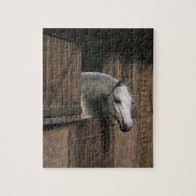 Graues Pferd an der stabilen Tür (Vertikal)