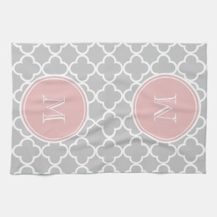 Graues Quatrefoil Muster, rosa Monogramm Handtuch